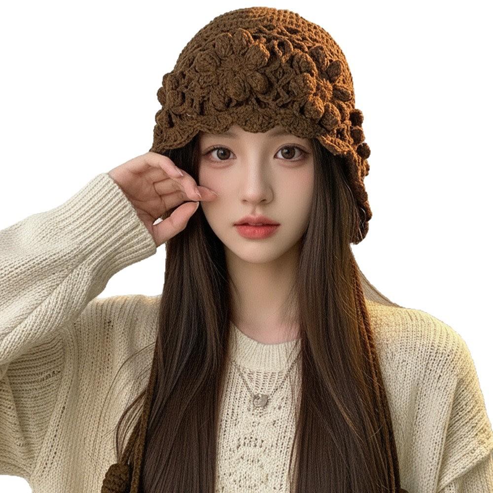 Hand-crocheted flower fringed wool hat women's autumn and winter western Sichuan travel versatile fashion show face small knitted headgear