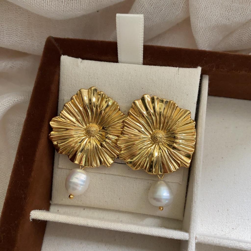 Серьги-пусеты с ромашками нишевого дизайна, женские, ретро, неправильной формы, легкая роскошь, серьги-подвески с цветком и жемчугом, ушные украшения