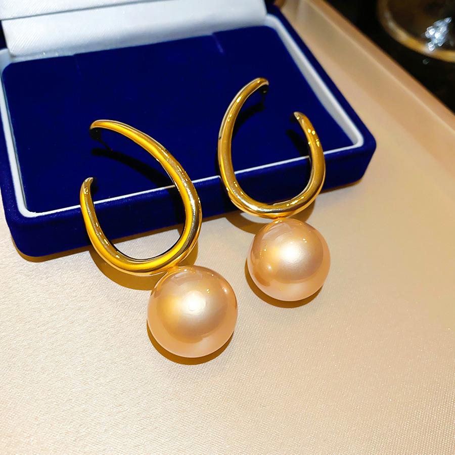 Silver Needle Retro Pearl Water Drop Hollow Geometric Stud Earrings Simple Versatile Commuter Niche Premium Women Earrings