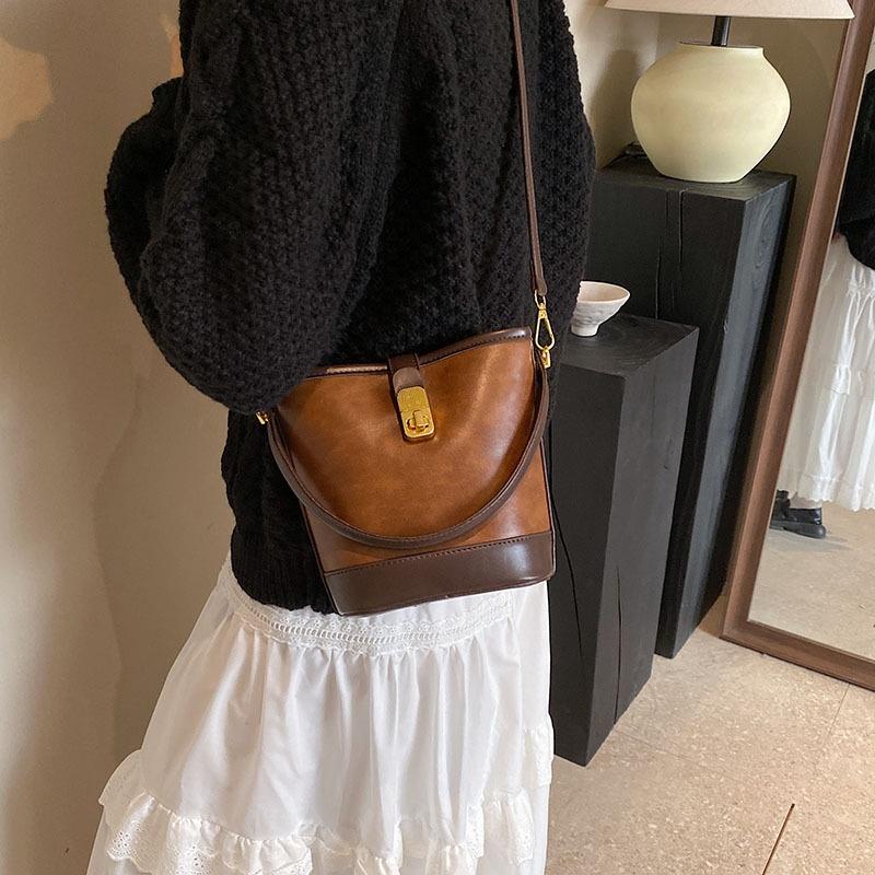IELGY Women's Retro Simple Bucket Bag, Niche Diagonal Span Shoulder Bag