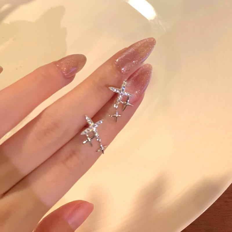 Серьги-гвоздики в виде четырехконечной звезды для женщин, Niche Design Sense, сверкающие бриллианты, серьги-звезды из циркония, серьги-темперамент.