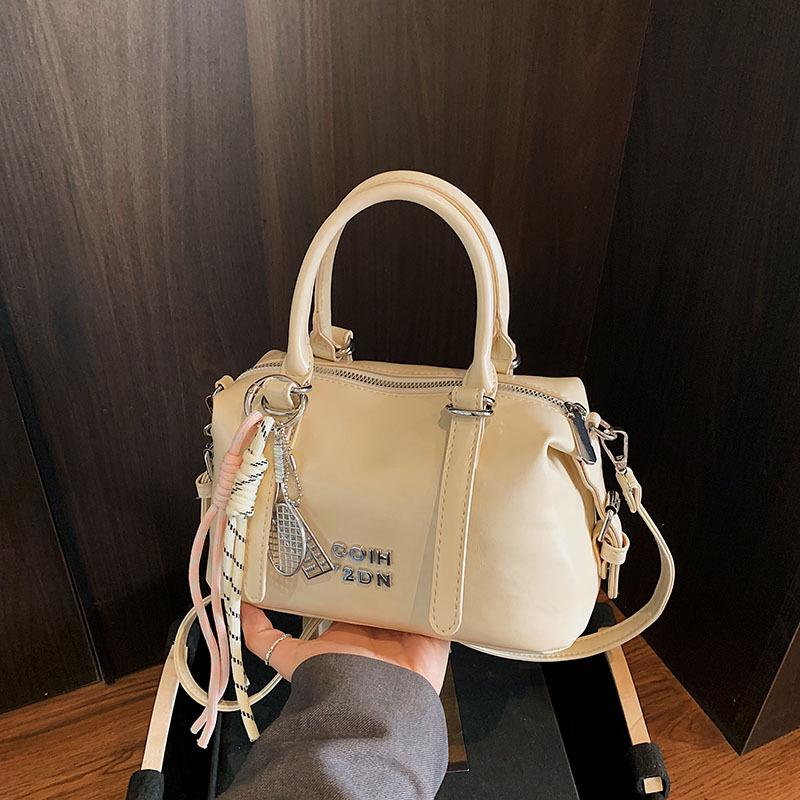 Маленькая сумка в иностранном стиле высокого класса женская 2025 новая модная универсальная сумка-мессенджер популярная портативная сумка Boston