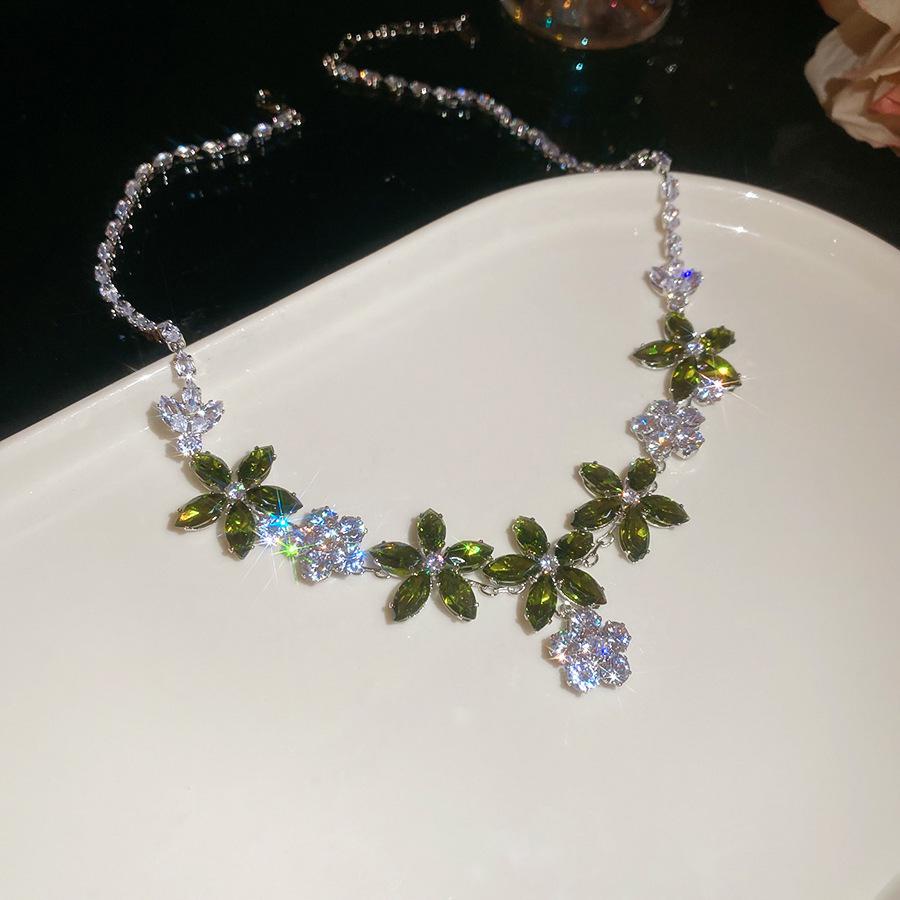 Набор «Ожерелье-подвеска-капля из циркона и серьги»: Элегантные Роскошные Ювелирные Изделия