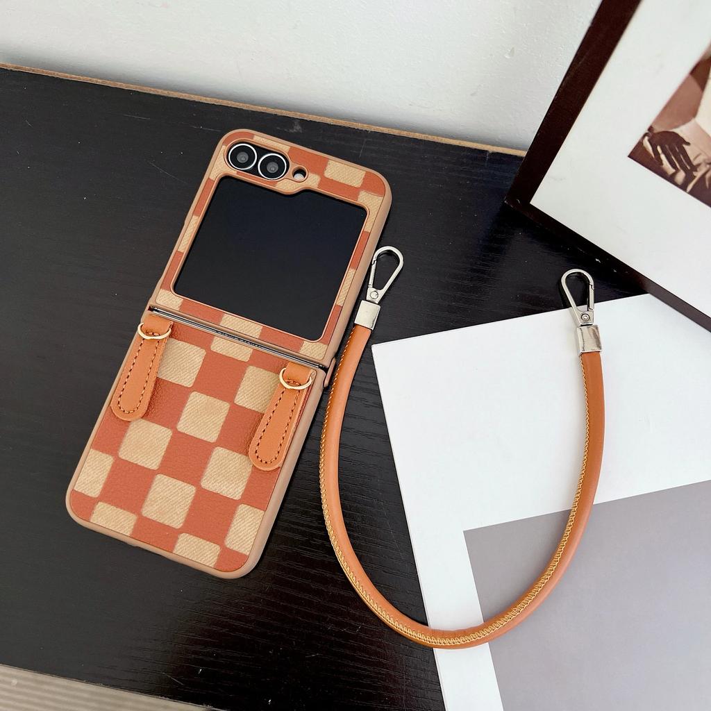 Клетчатый чехол из ПУ кожи с ремешком на запястье для Samsung Galaxy Z Flip 6 5 4 3 5G Защитный противоударный чехол