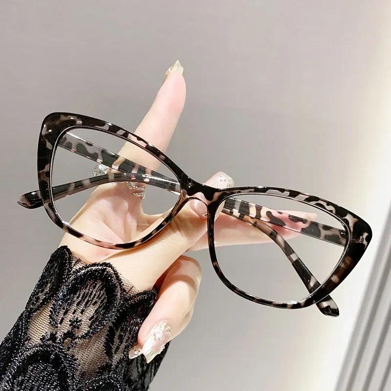 Retro Gradient Butterfly Frame Reading Glasses Cat Eye Clear Lens Presbyopia Glasses Blue Light Blocking Eye Protection Eyewear