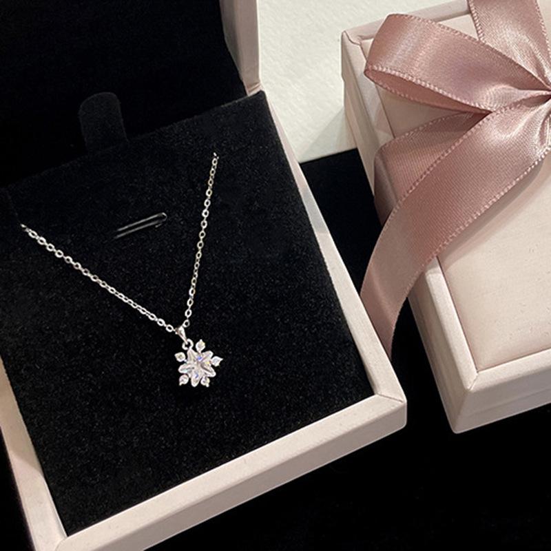 New Environmentally Friendly Copper Snowflake Star Necklace, Fashionable, Light Luxury, Sweet and Exquisite Collarbone Chain