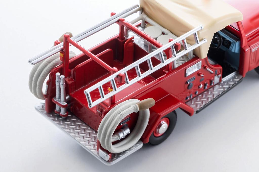 Tomytec Tomica Limited Vintage Scale Nissan Patrol Fire Engine with Complete Model 336556 1/64 LV-31c Figure,