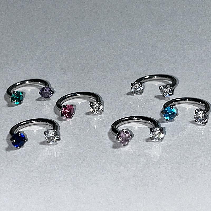 Стильная серьга-кафф в форме подковы из титановой стали с циркониевой шпилькой