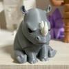 Украшение в виде сердитого маленького носорога, напечатанное на 3D-принтере, статуэтка носорога, настольная статуэтка носорога для украшения полки стола в домашнем офисе