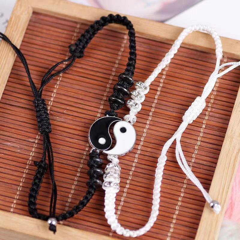 Соответствующий набор браслетов Инь и Ян. Изысканный набор браслетов Тай Чи, сотканный вручную.