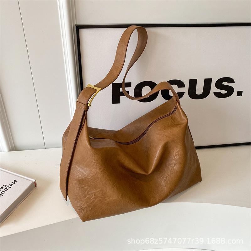 Commuter Large Capacity Shoulder Bag Autumn and Winter New Popular Retro Crossbody Bag Fashionable Versatile Tote Bag Hot Sale