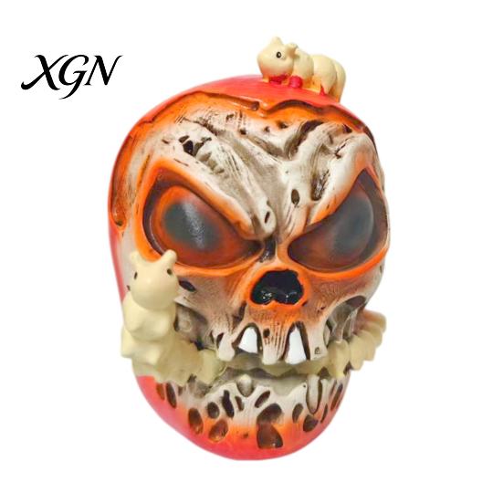 Resin Horror Tabletop Props Halloween Skull Apples Statue, Gothic Spooky Decor with Worm, Prop for Party Haunted House, Unique Gift Secret Room