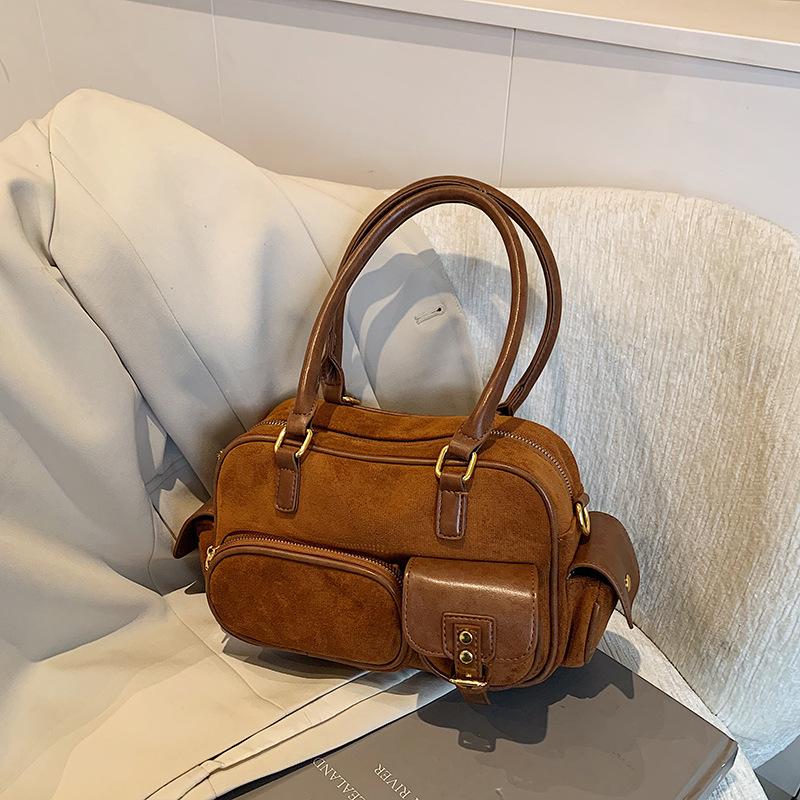 Популярная в этом году женская сумка большой вместимости 2025 новая осенне-зимняя универсальная матовая сумка-мессенджер, портативная сумка-тоут для通勤