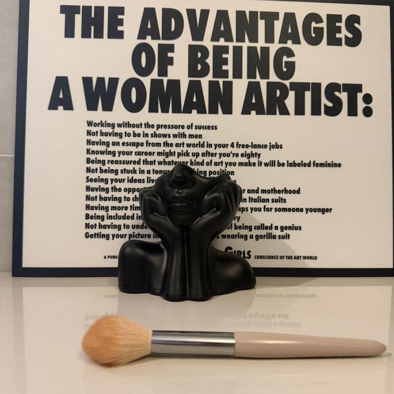 Makeup Brush Holder,Human Face Art Desktop Decoration,Vase,Compatible with Makeup,Eyebrow Pencils,Home Organizer,Plastic Material