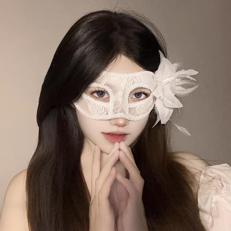 Сексуальная кружевная полумаска с перьями - аксессуар для макияжа на Хэллоуин и маскарада