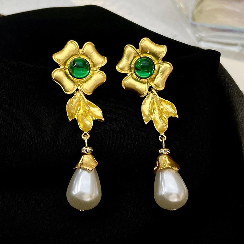 Классические серьги среднего размера для женщин и девочек с эмалью и цветком, серьги-клипсы, винтажные элегантные женские вечерние аксессуары для банкетов высокого класса, ювелирные изделия