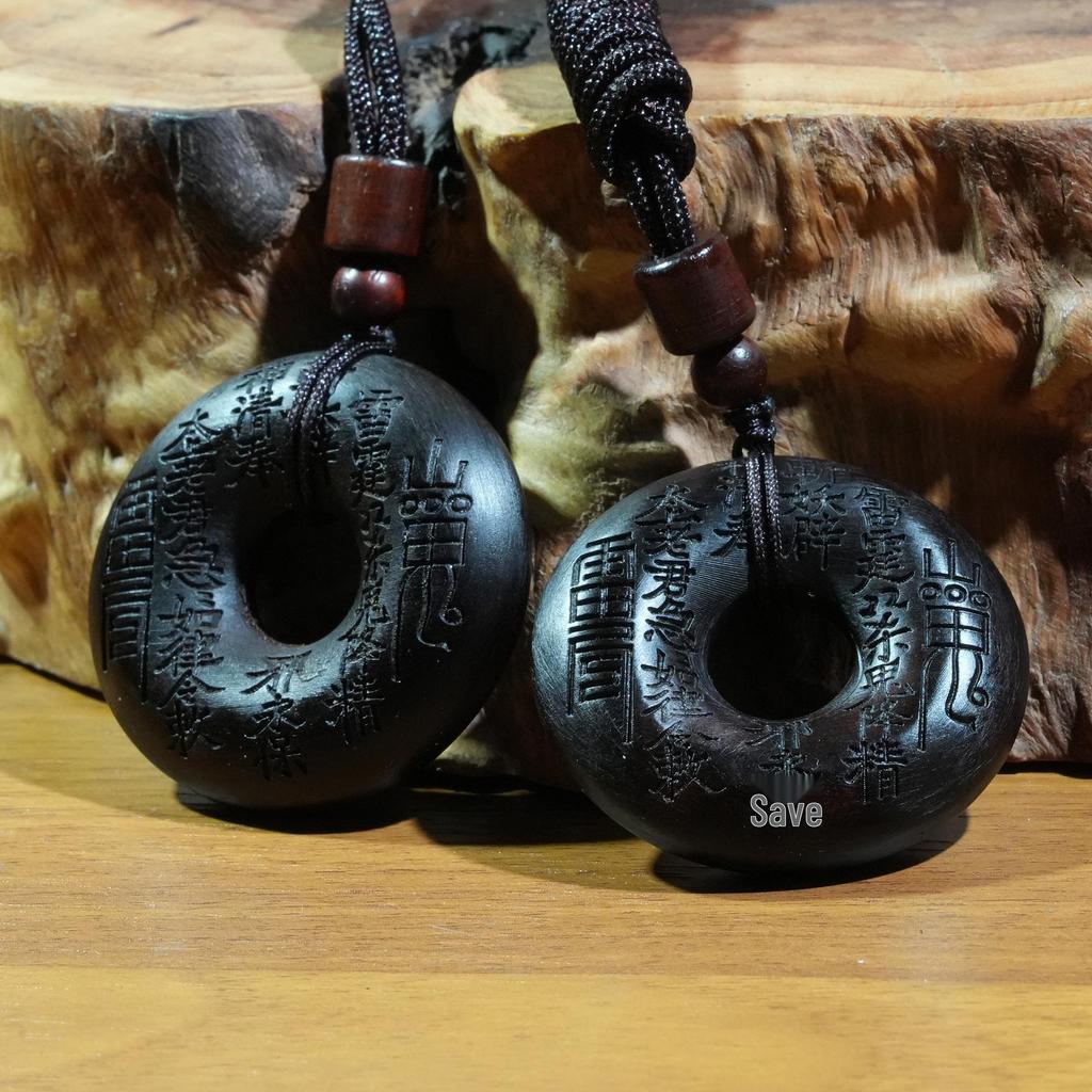 Нефритовый талисман-подвеска «Монета-призрак из дерева унаби, пораженного молнией» – Резная ручная работа