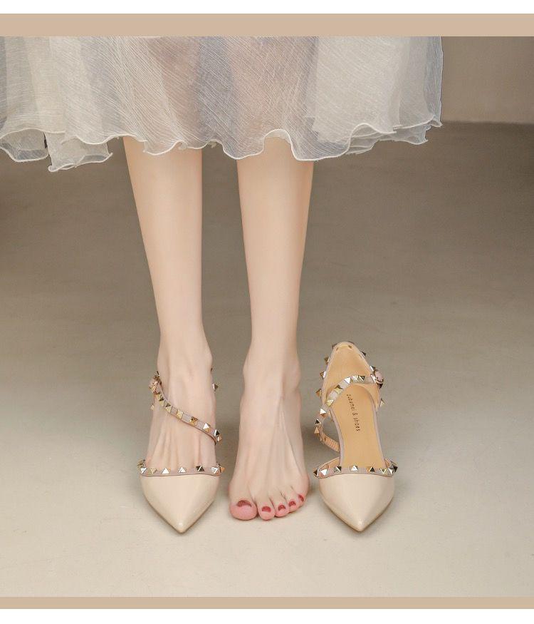 Женские летние 2025 года туфли-лодочки из телесной кожи с шипами, с открытым носком и на шпильке