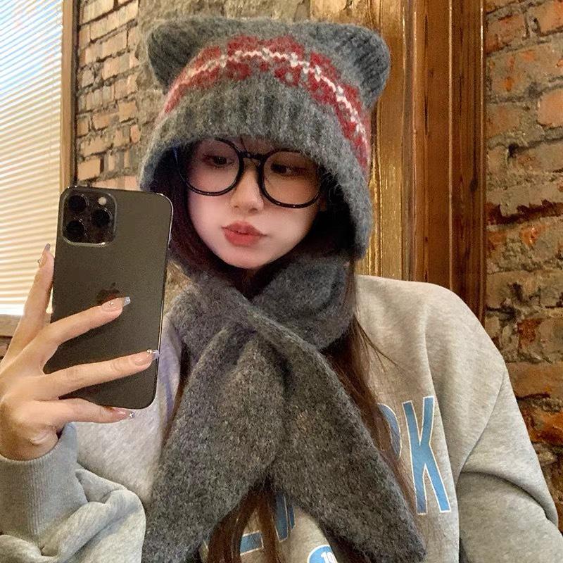 Женский милый комплект шапка и шарф с мишкой из смесовой шерсти - Зимний теплый, стройнящий и вязаный с ушками.