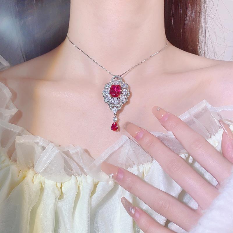 Ожерелье из искусственного красного корунда, новое легкое роскошное ожерелье из искусственного синего шпинеля, кулон