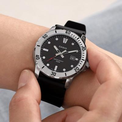 Черные круглые спортивные уретановые часы Diverlook Black Marlin