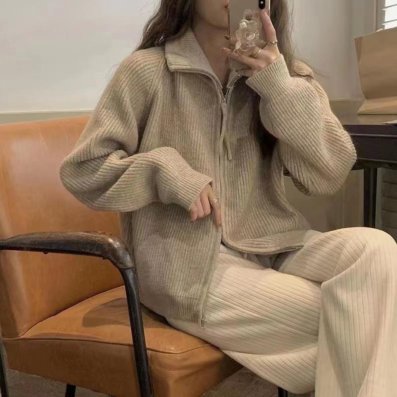 2024 Женский нишевый вязаный кардиган: Стильный весенне-осенний дизайн, толстый лацкан, куртка-свитер на молнии