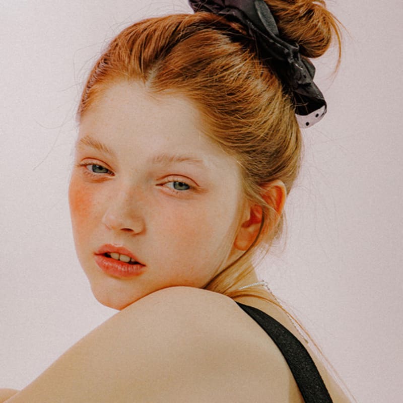 Бархатистый сетчатый атласный скраб для волос (черный)