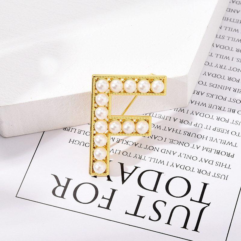 Брошь в классическом стиле, очаровательная брошь, булавка с буквой, модная брошь, модная булавка