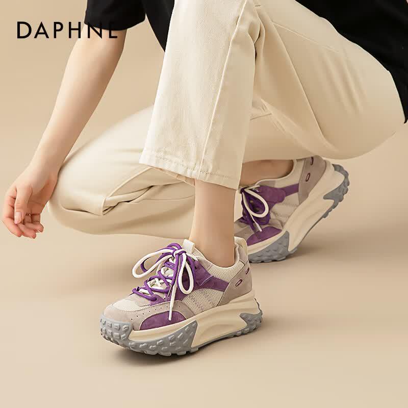 Женские массивные кроссовки на платформе Daphne