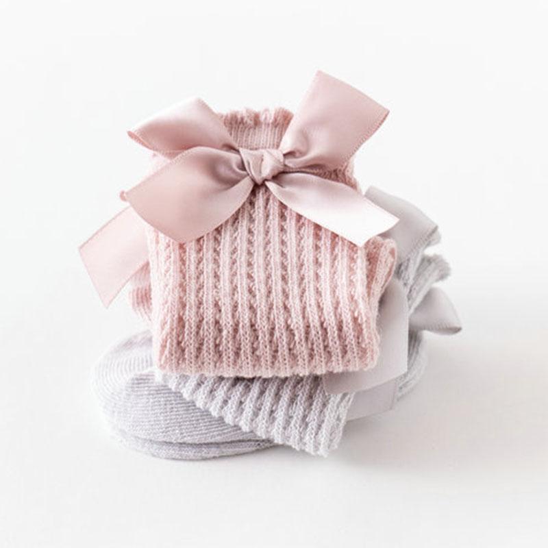Летние носки для маленьких девочек, милые большие банты, мягкие хлопковые эластичные однотонные сетчатые носки для новорожденных, длинные носки до колена для маленьких девочек
