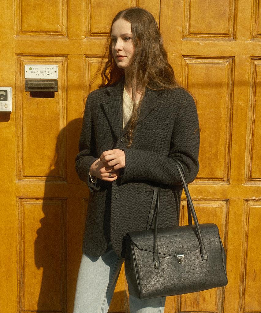Reframe Timeless Shoulder Flap Bag Series Laptop Off-Skin Leather Black