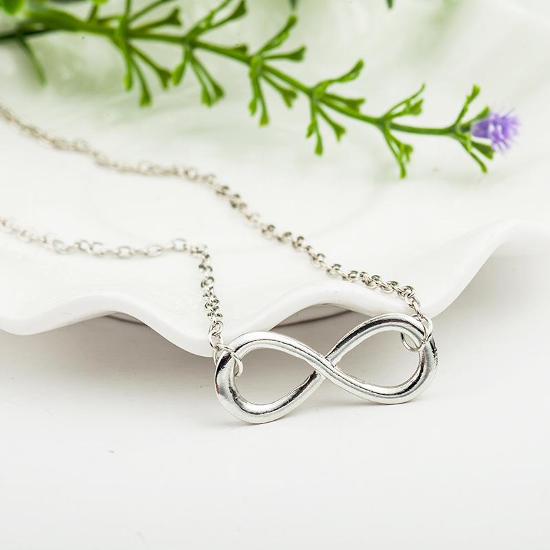 Korean 8-Shaped Pendant Clavicle Necklace