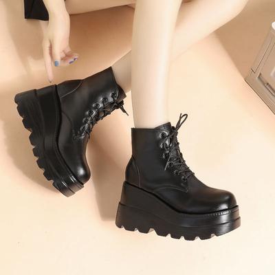 Мартинсы на толстой подошве с увеличением высоты для женской осени 2025 года, новый британский стиль, жареные уличные маффины на подошве, короткие ботильоны на высоком каблуке-клине, инс