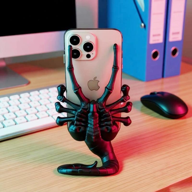 Creativity Action Figures Alien Facehugger Phone Holder Office Desktop Fun Decoration Ornaments Collected Gifts For Movie Fans