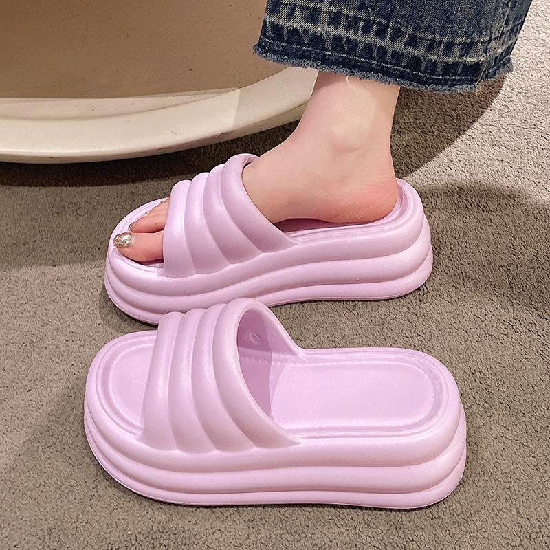 Женские летние шлепанцы на толстой подошве EVA, увеличивающие рост, модные и универсальные новые модели, ощущение ходьбы по дерьму, прохладные шлепанцы для дома и улицы