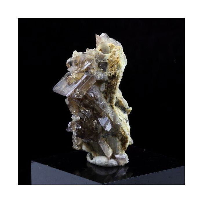 Pierres et Minéraux. Axinite. 14.0 ct. La Balme d'Auris, Bourg d'Oisans, Isère, France..