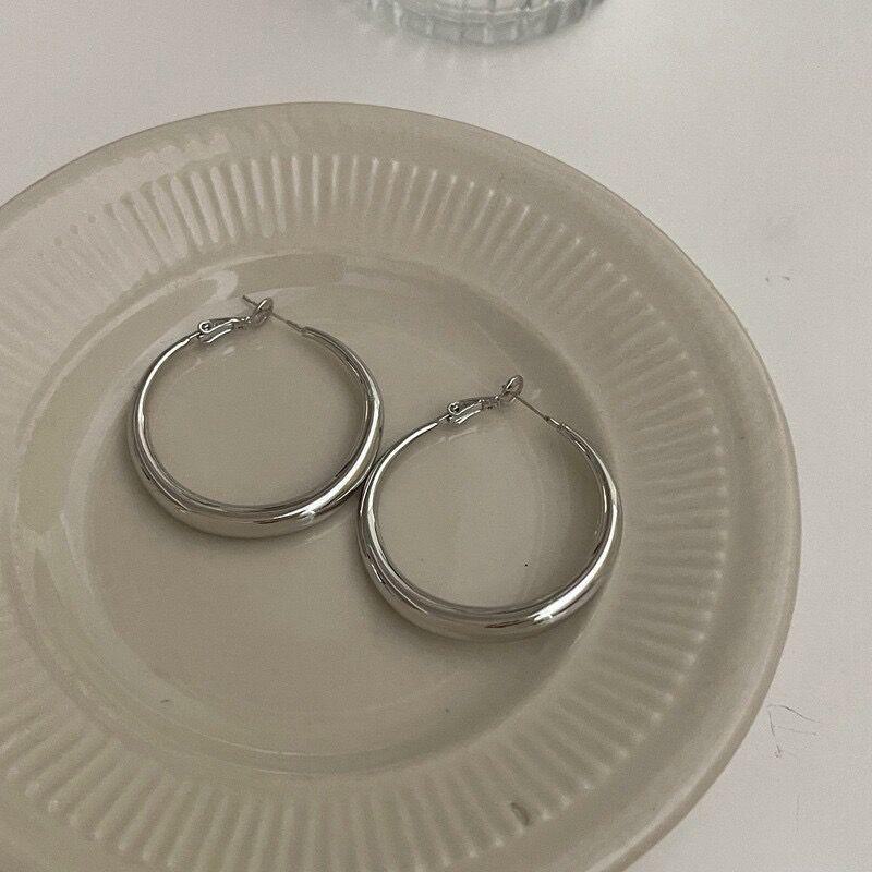 Винтажные красные серьги-кольца в гонконгском стиле: Элегантный женский аксессуар на осень/зиму