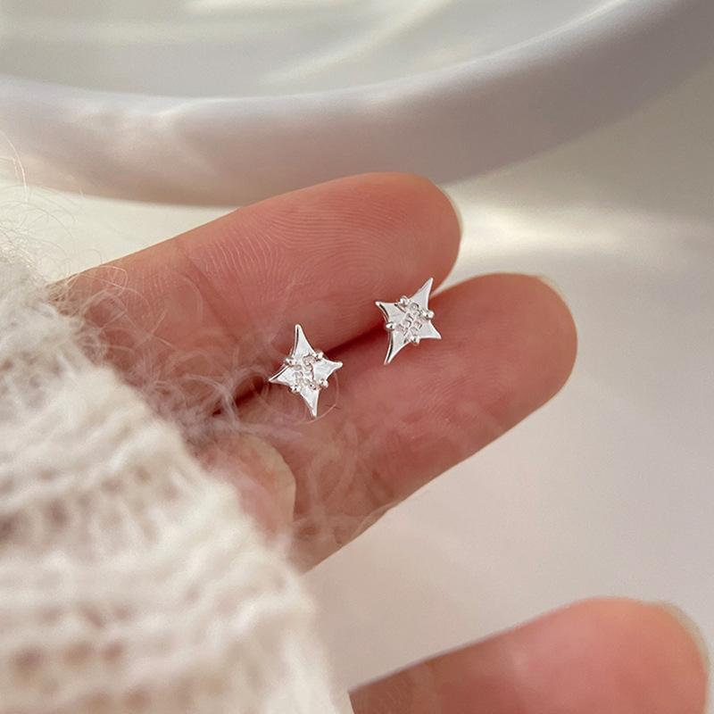 Серьги-гвоздики в форме крестообразной звезды, женские летние простые и маленькие серьги в форме пятиконечной звезды, легкие роскошные украшения для ушей
