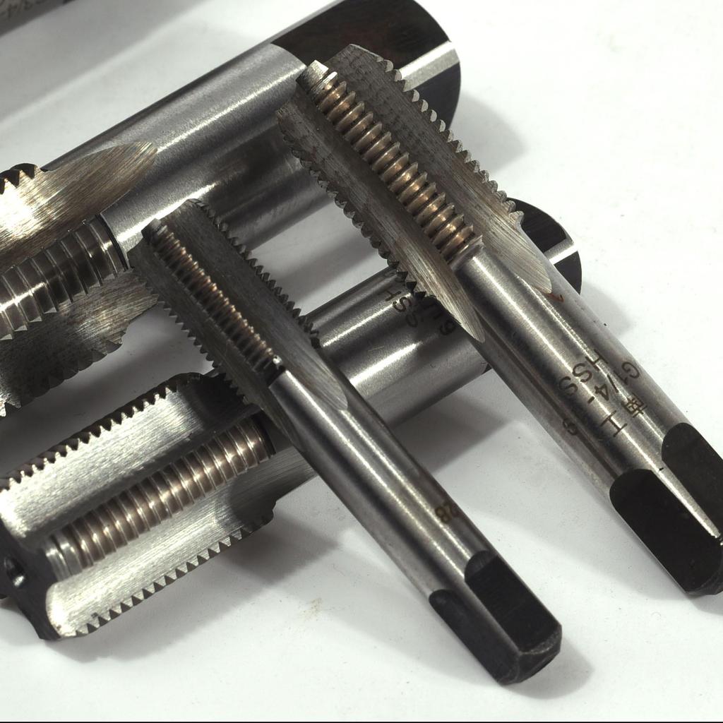 Цилиндрический метчик с резьбой G 55° для восстановления резьбы