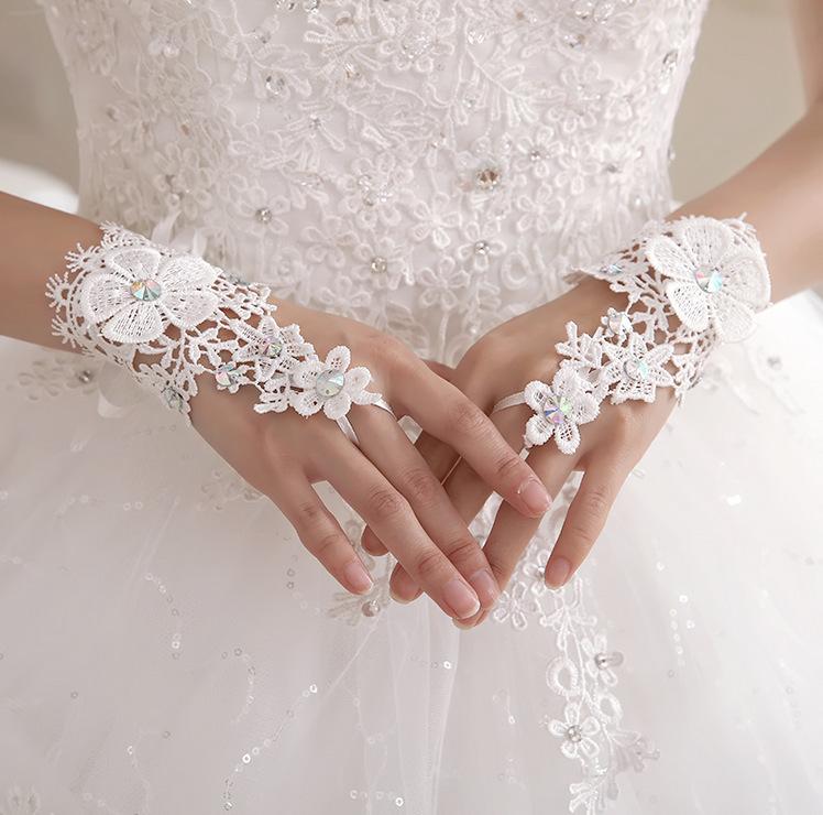 White Short Strap Gloves, Summer Wedding Dress Matching, Fashionable Foreign Style Big Colored Diamonds