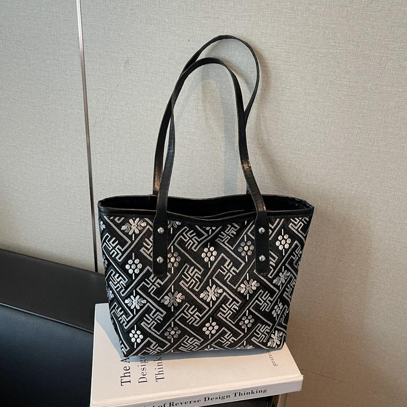Women Fashion Large Capacity Ethnic Style Versatile Single Shoulder Tote Commuter Bag