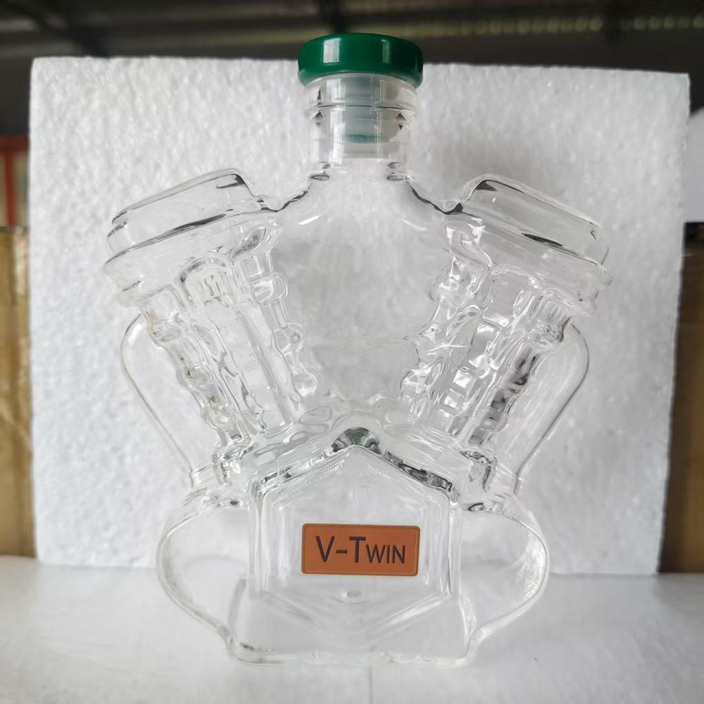 Handmade V8 V-twin Engine Whiskey Decanter Motorcycle Theme Wine Bottle Design New Unique Bar Accessories for Whiskey Lovers