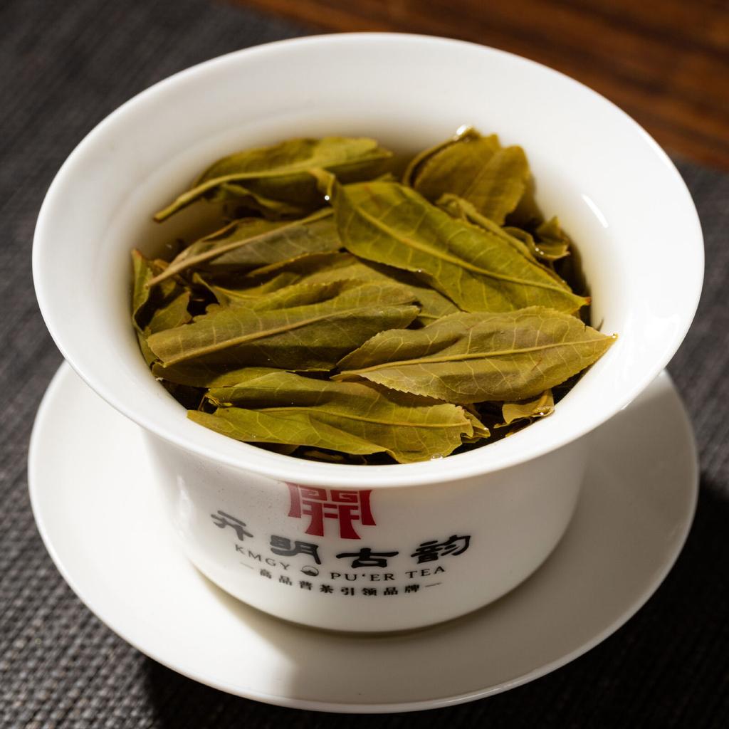 Чай пуэр Юньнань Мэнку, древнее дерево, большая снежная гора, 357 г