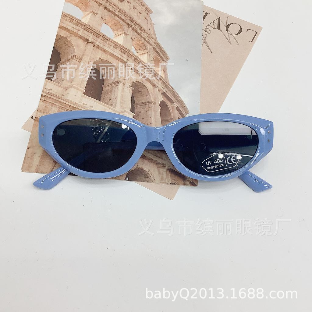 Детские солнцезащитные очки, заклепки в иностранном стиле, яркая цветная оправа особой формы, летние солнцезащитные очки, вогнутые универсальные очки