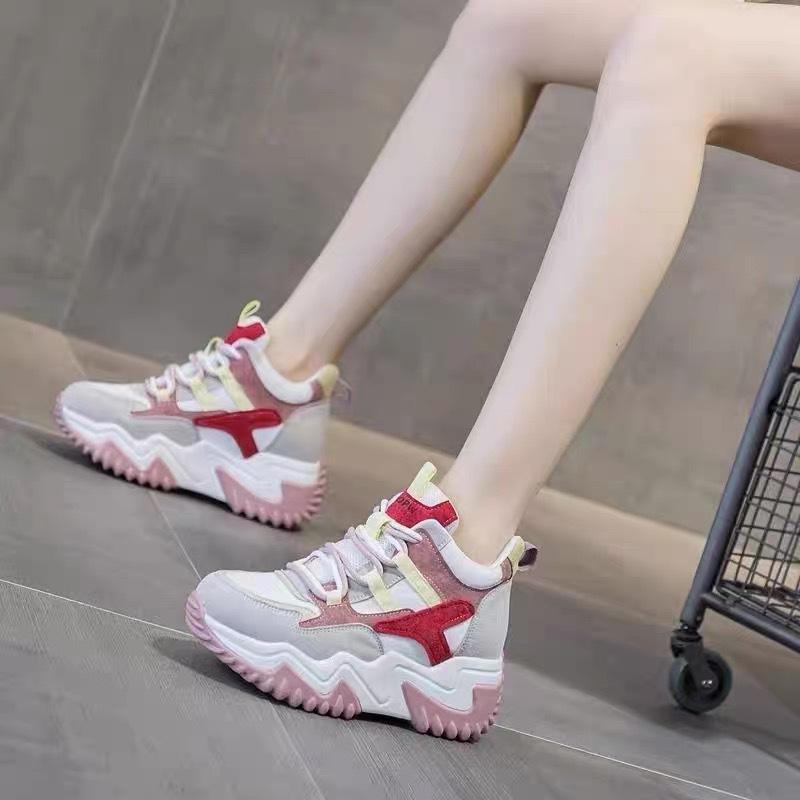 Весенне-осенние новые кроссовки на толстой подошве на наклонном каблуке, кожаная повседневная обувь на шнуровке соответствующего цвета