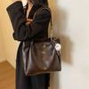 Оптовая мода большая сумка женская 2025 новая трендовая осенне-зимняя ретро сумка-тоут для通勤 большая вместимость женская сумка через плечо