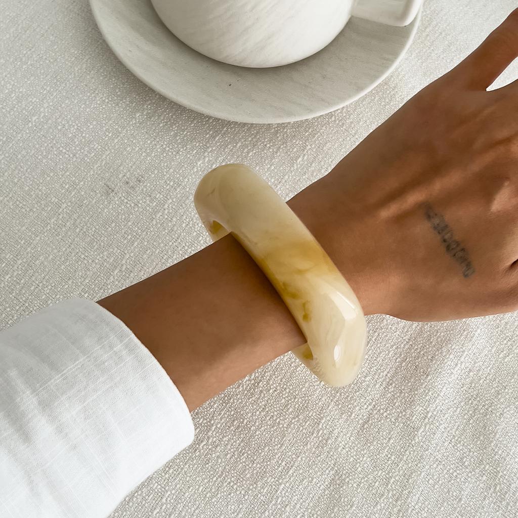 Salircon 3 Styles Vintage Acrylic Geometric Irregular Bangles Women Trendy Resin Wide Cuff Bangle Bracelets 2026 Fashion Jewelry