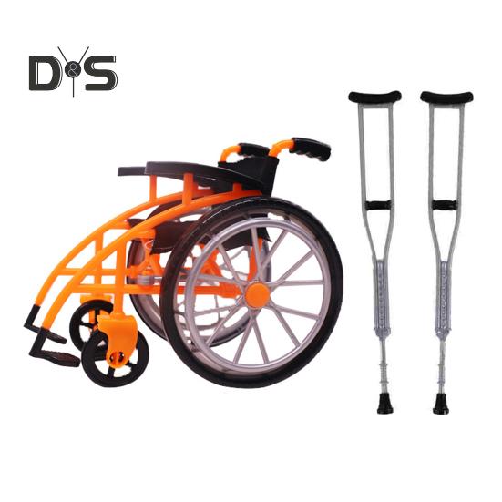 Мини-игрушка в виде инвалидной коляски для кукольного домика Миниатюрная модель с костылями Украшение дома DIY Поделки Песочный столик Аксессуары Игрушки для инвалидной коляски Мини-костыли