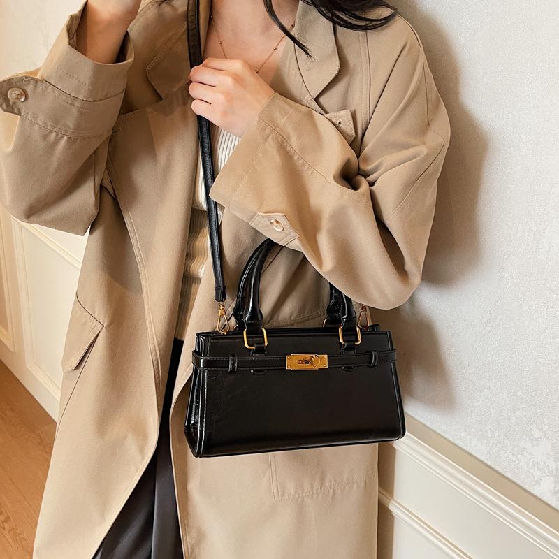 Новая ретро-сумка женская 2025 осень и зима модная сумка через плечо корейская версия трендовая сумка-мессенджер универсальная сумка подмышку