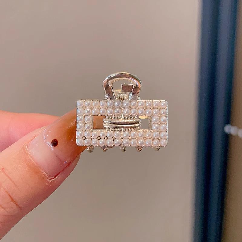 2025 Жемчужная заколка-краб для волос для женщин - Элегантный осенне-зимний аксессуар для волос для челки и боковых укладок